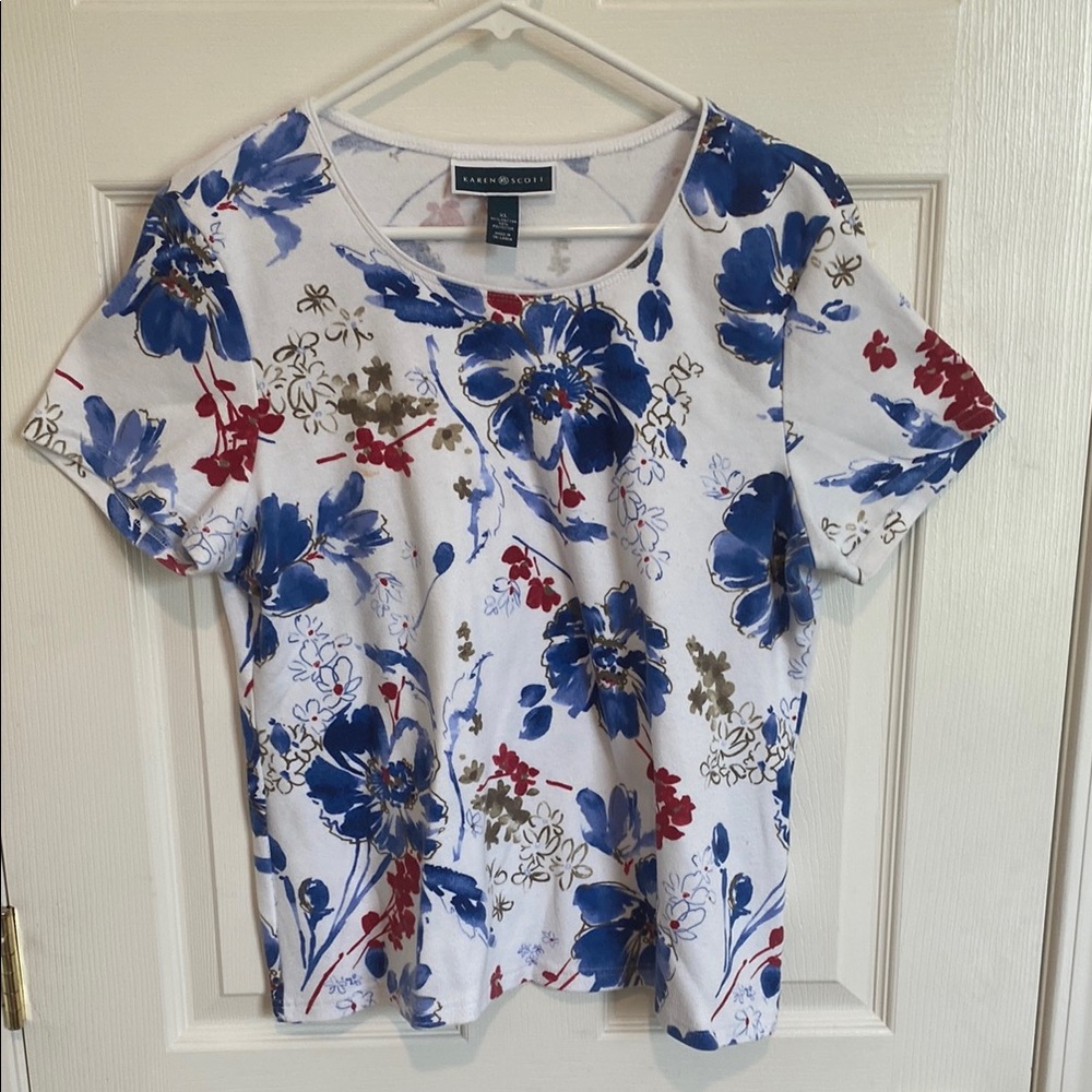 Karen Scott Blue and Red Floral Fitted Short Sleeve Blouse